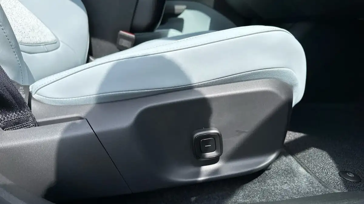 2025-volvo-ex30-e-single-motor-ultra-big-40