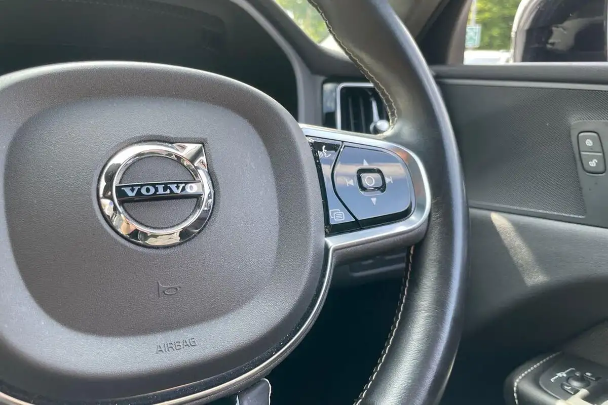 2021-volvo-xc60-20-t6-r-design-340bhp-big-35