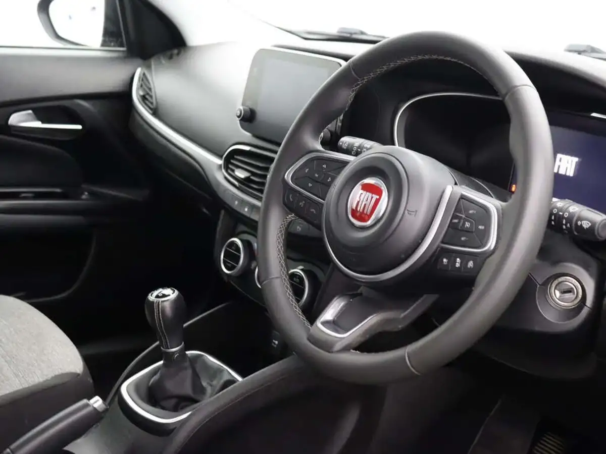 2021-fiat-tipo-10-cross-big-18