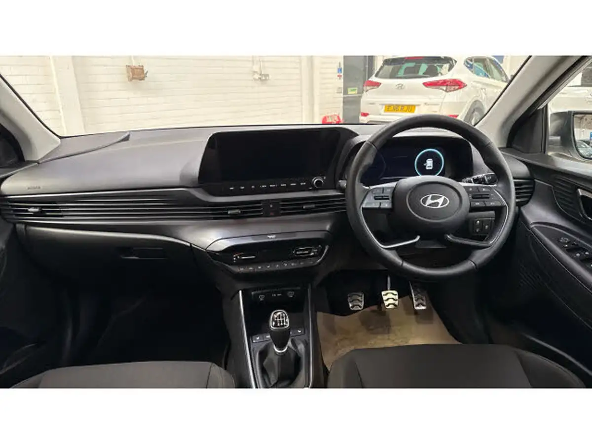 2024-hyundai-bayon-10-t-gdi-premium-100ps-two-tone-roof-big-9