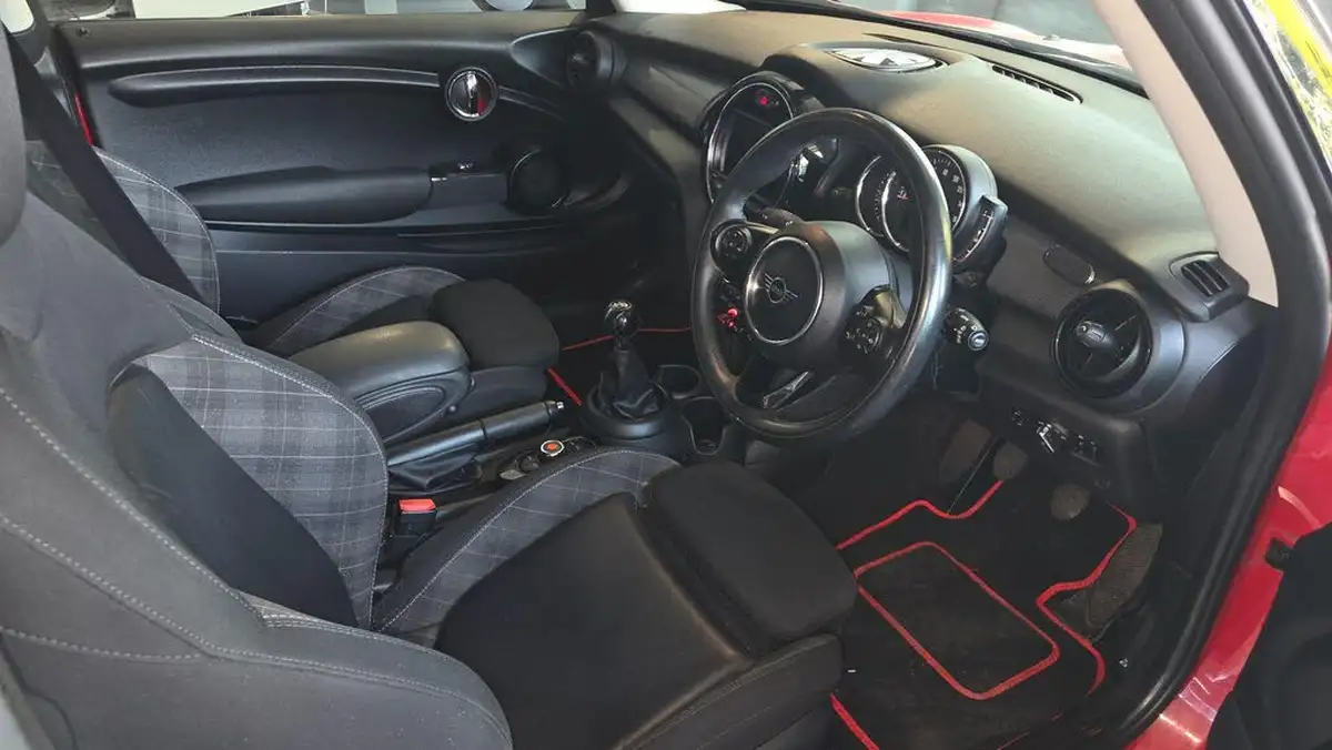 2019-mini-cooper-15-cooper-classic-hatchback-3d-big-3