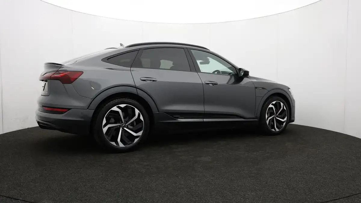 2022-audi-e-tron-50e-black-edition-sportback-big-17