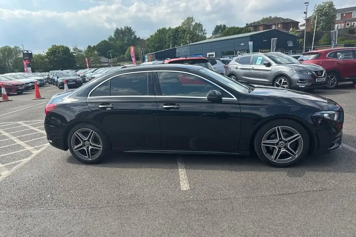 2020-mercedes-benz-a-class-13-a200-amg-line-premium-saloon-4d-big-31