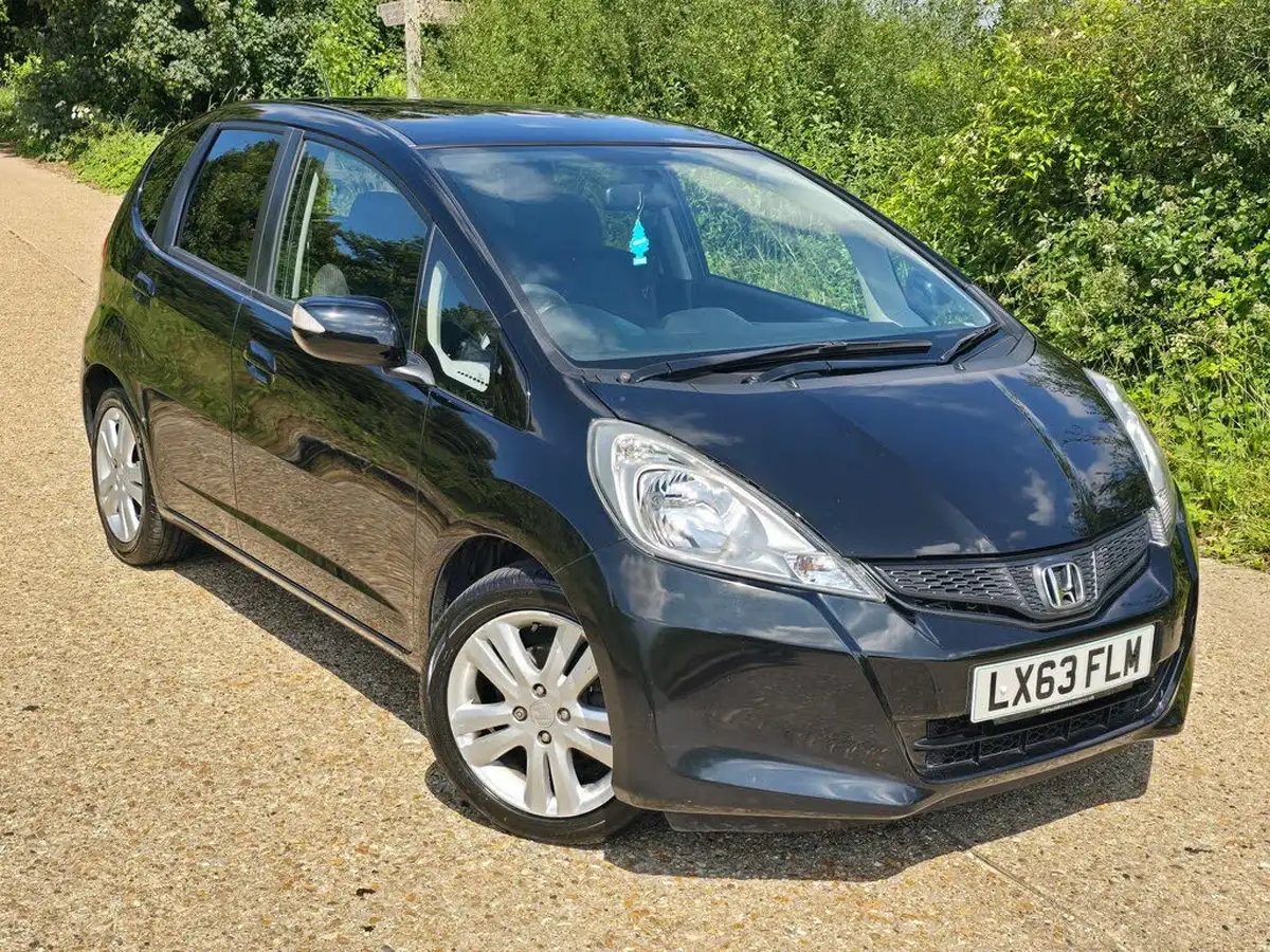 2013-honda-jazz-14-es-plus-cvt-big-12