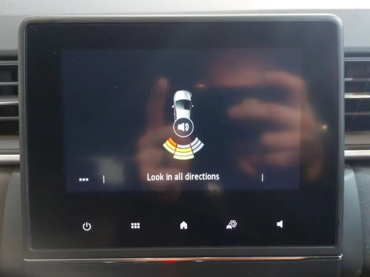 2021-renault-captur-13-tce-iconic-140ps-big-16