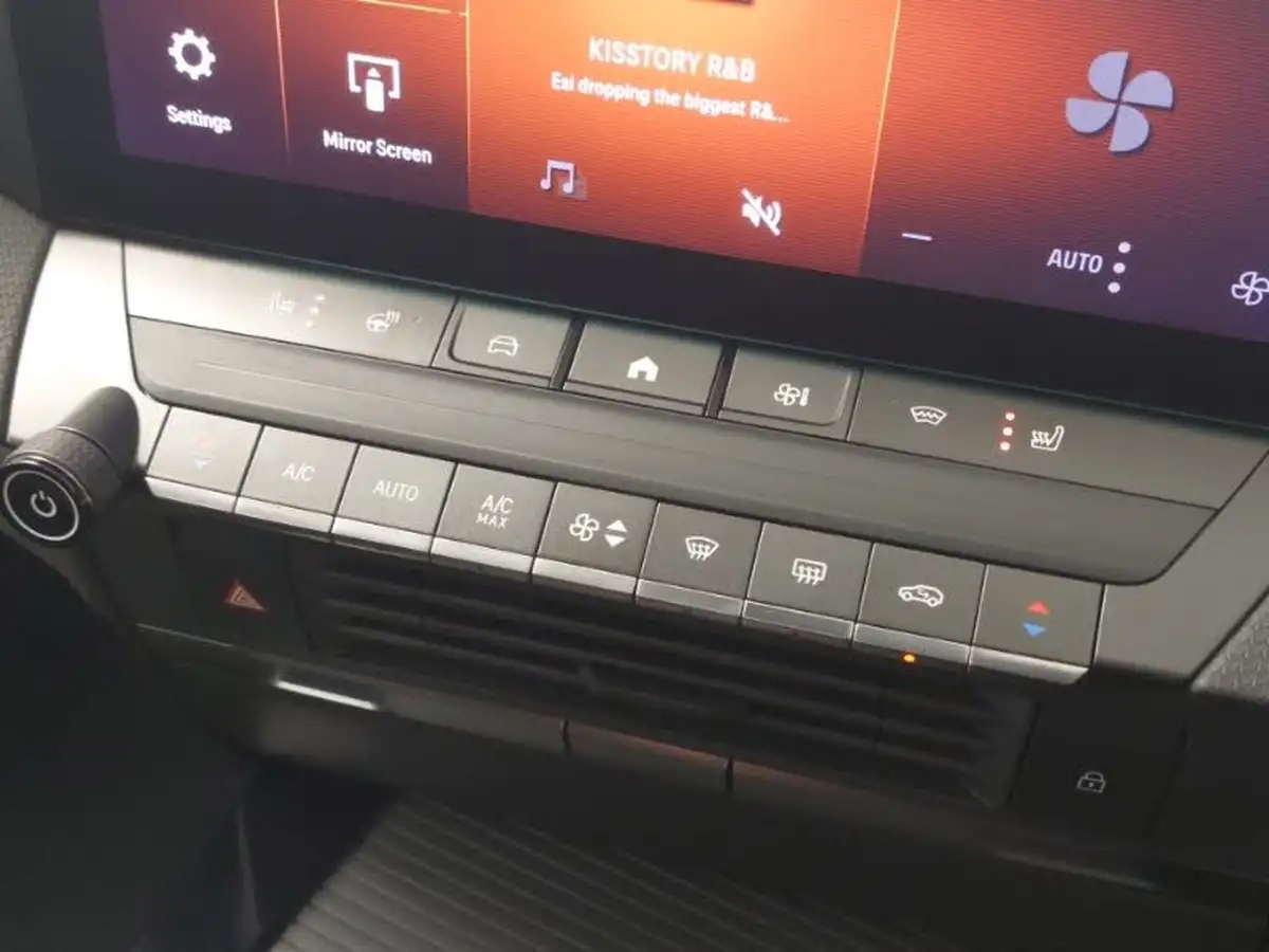 2023-vauxhall-astra-e-ultimate-hatchback-big-13