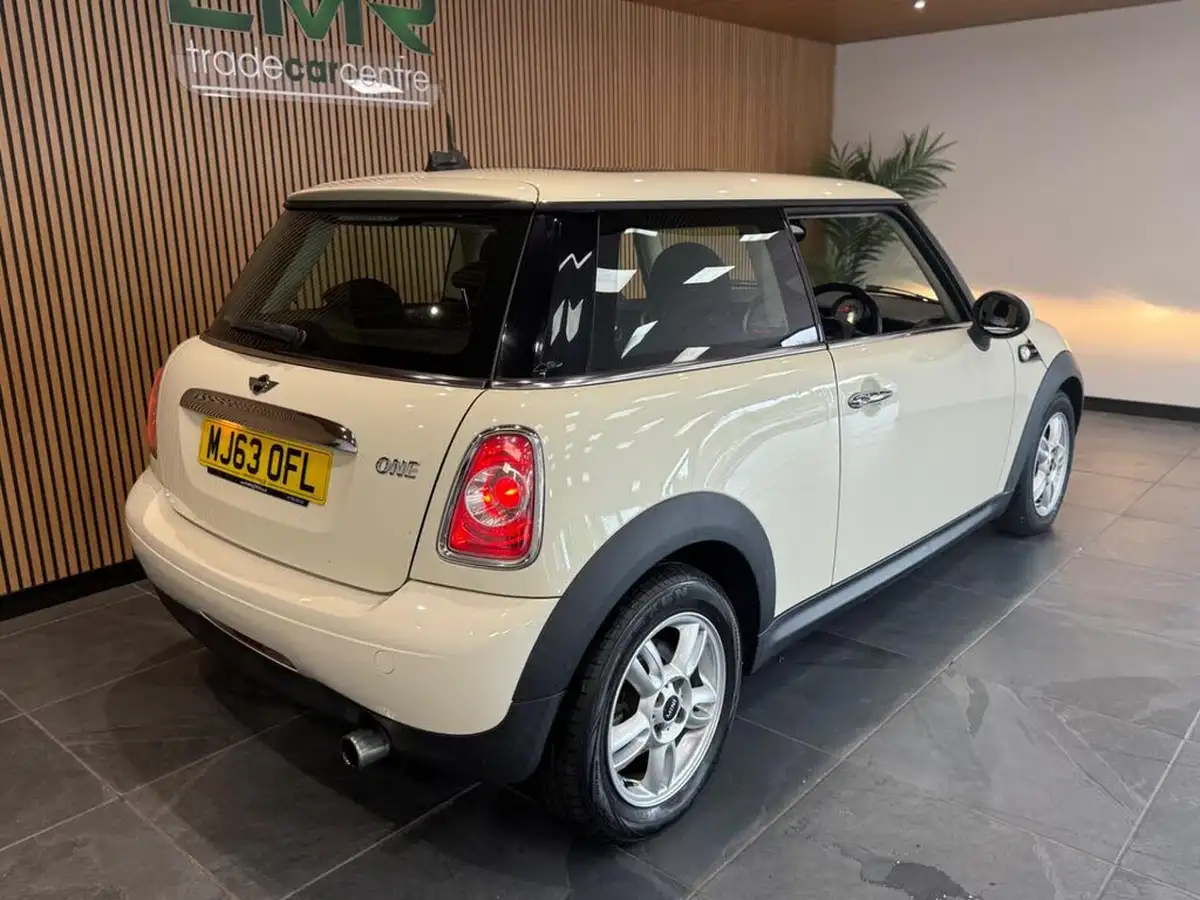2013-mini-cooper-16-one-98bhp-sport-chili-hatchback-3d-big-6