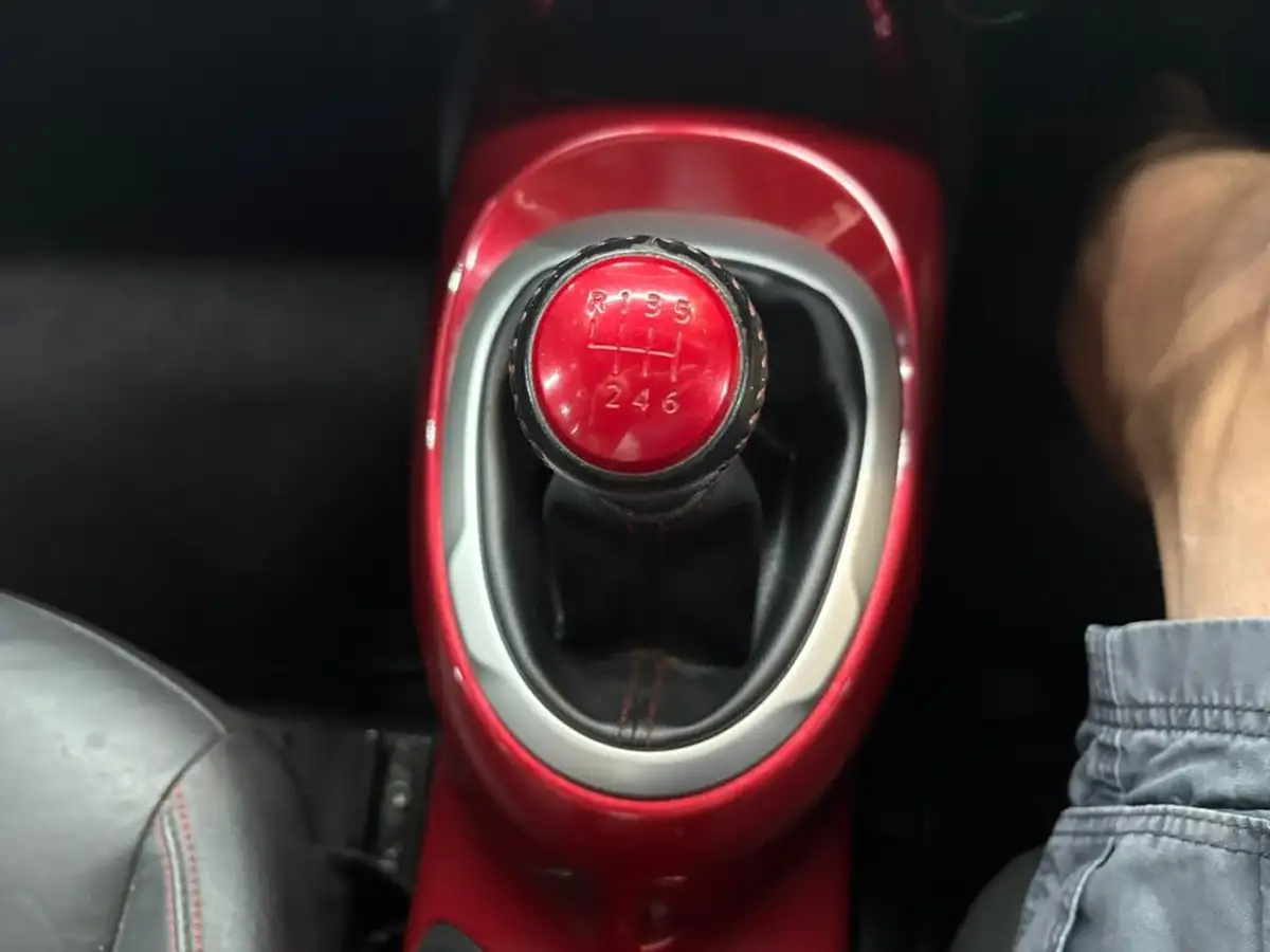 2014-nissan-juke-12-tekna-big-17