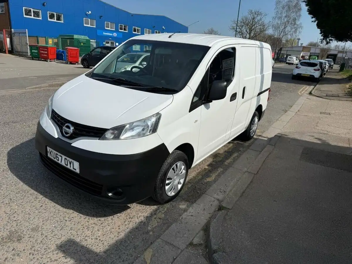 2017-nissan-nv200-15td-acenta-110bhp-eu6-panel-van-big-2