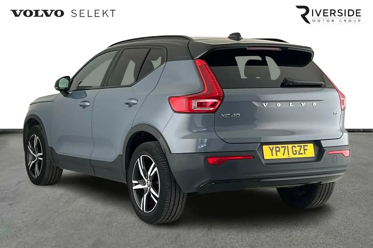 2022-volvo-xc40-15-t3-r-design-auto-big-2