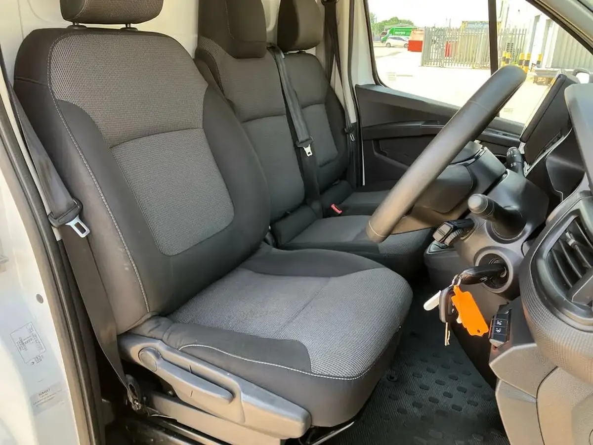 2023-renault-trafic-20dci-sl28-130-business-big-23