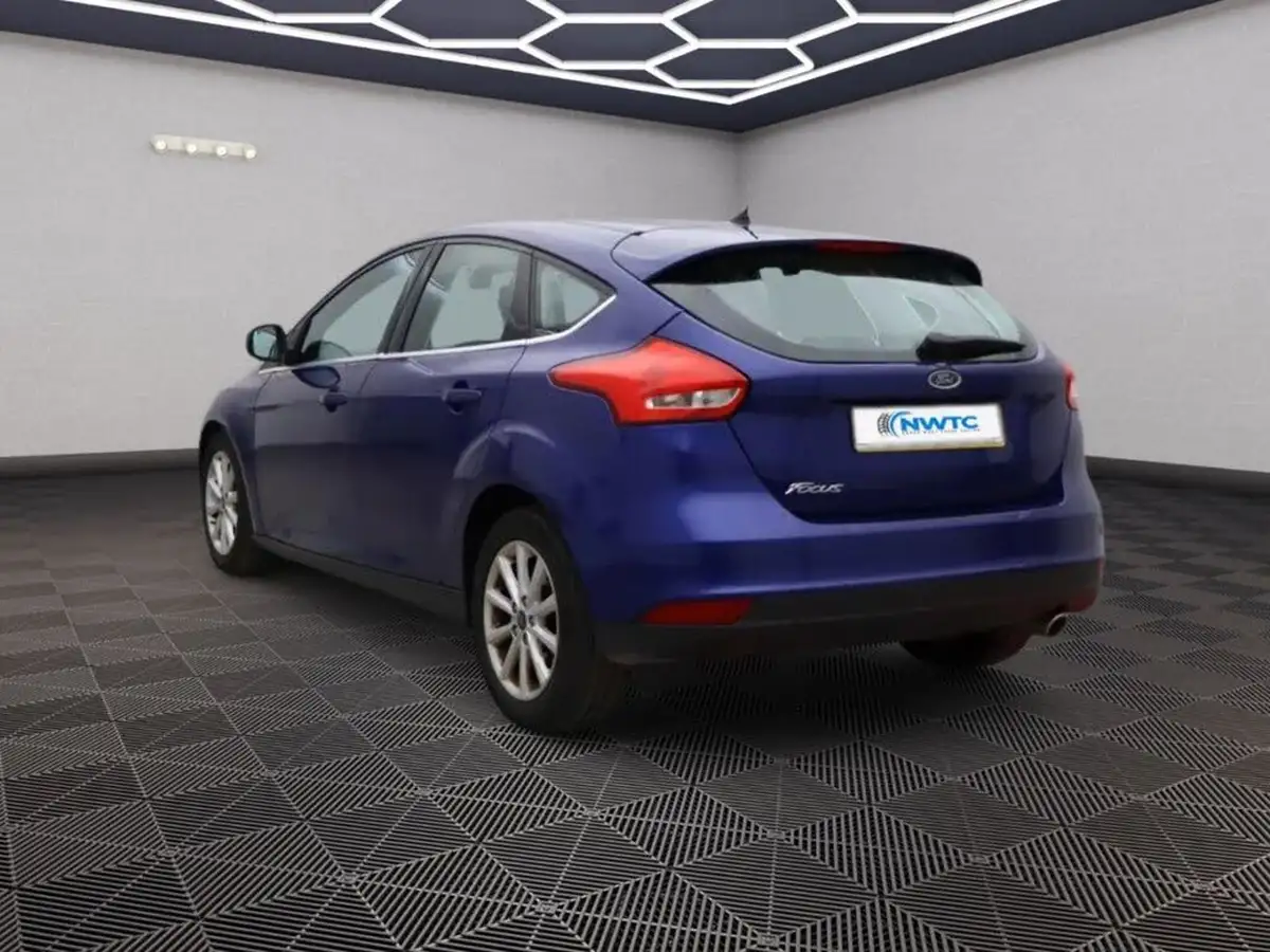 2015-ford-focus-20tdci-titanium-hatchback-powershift-big-3