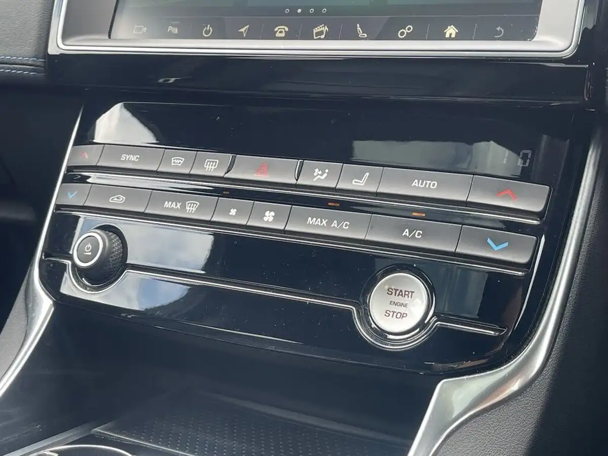 2018-jaguar-xe-20i-r-sport-250ps-1997cc-big-30