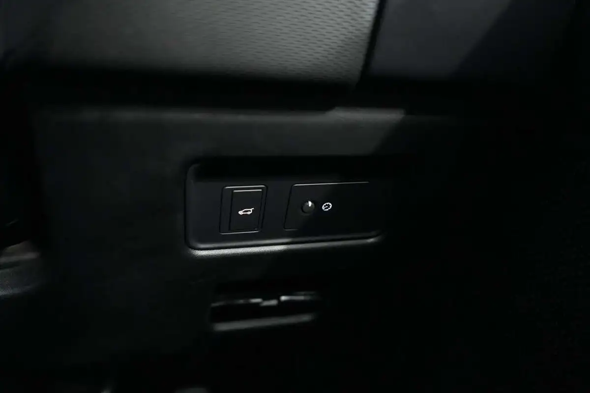 2021-land-rover-discovery-30-d300-r-dynamic-hse-big-49
