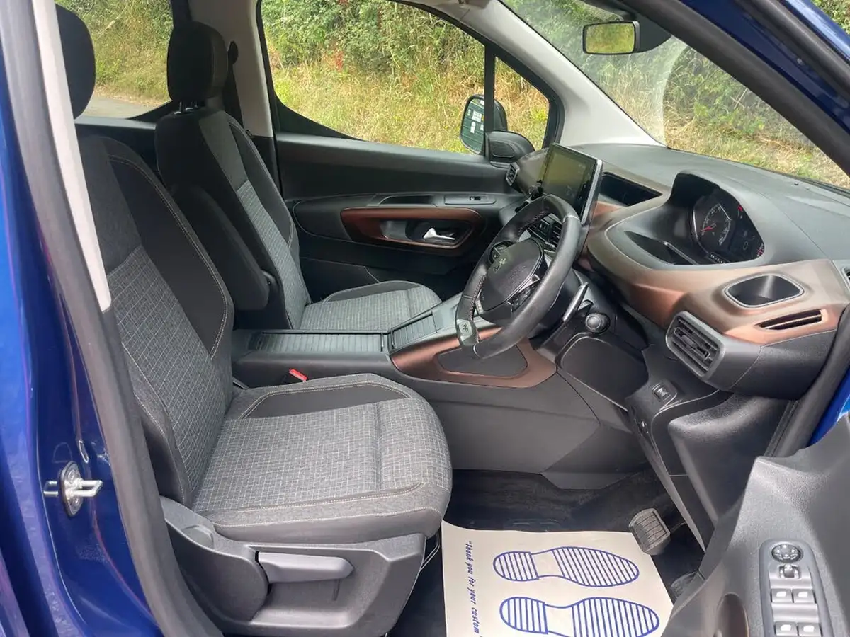 2024-peugeot-rifter-big-14