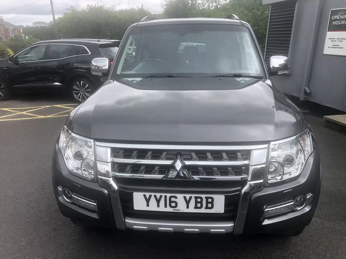2016-mitsubishi-shogun-32td-warrior-32-di-dc-187bhpeu6-4x4-swb-window-van-auto-big-1