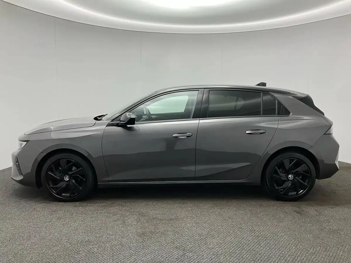 2022-vauxhall-astra-12-turbo-gs-line-hatchback-big-57