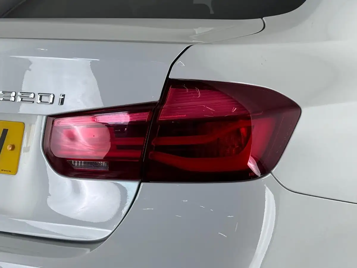 2018-bmw-3-series-20-320i-m-sport-shadow-edition-saloon-4d-auto-big-9