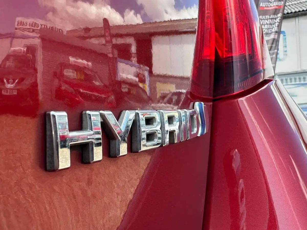 2015-toyota-yaris-15-vvt-i-icon-hybrid-big-31