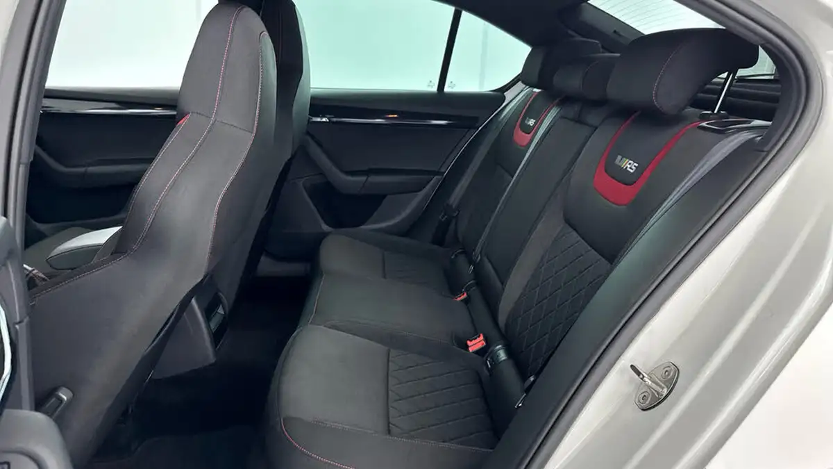 2019-skoda-octavia-20tdi-vrs-4x4-scr-hatchback-big-13