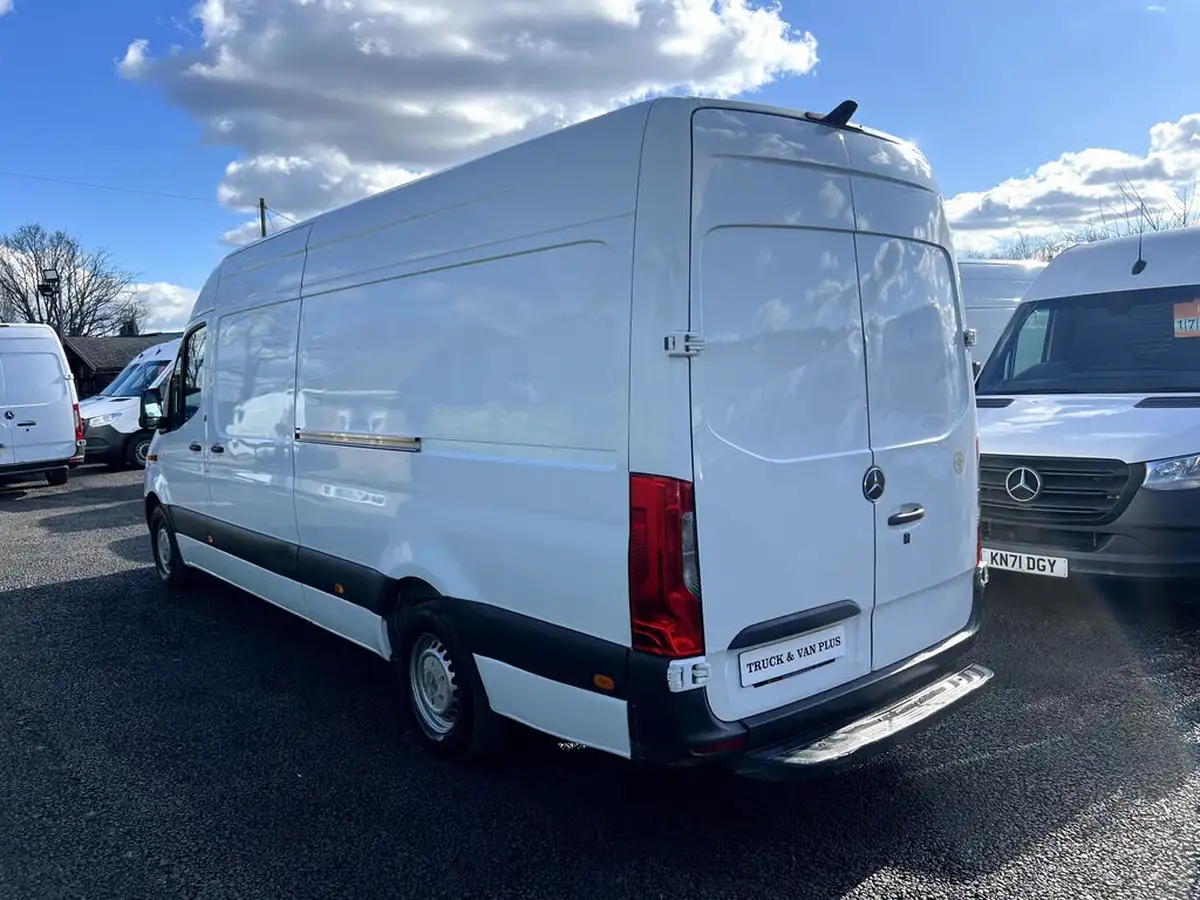 2018-mercedes-benz-sprinter-21cdi-311-l2h1-panel-van-rwd-eco-gear-360-big-7