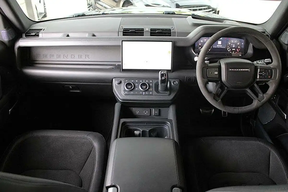 2021-land-rover-110-defender-50-p525-v8-big-20