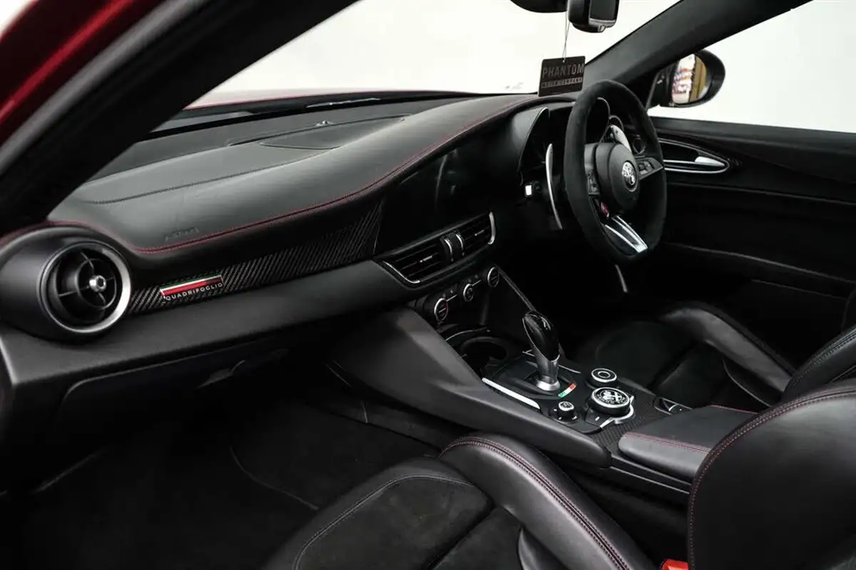 2018-alfa-romeo-giulia-29-biturbo-quadrifoglio-big-17