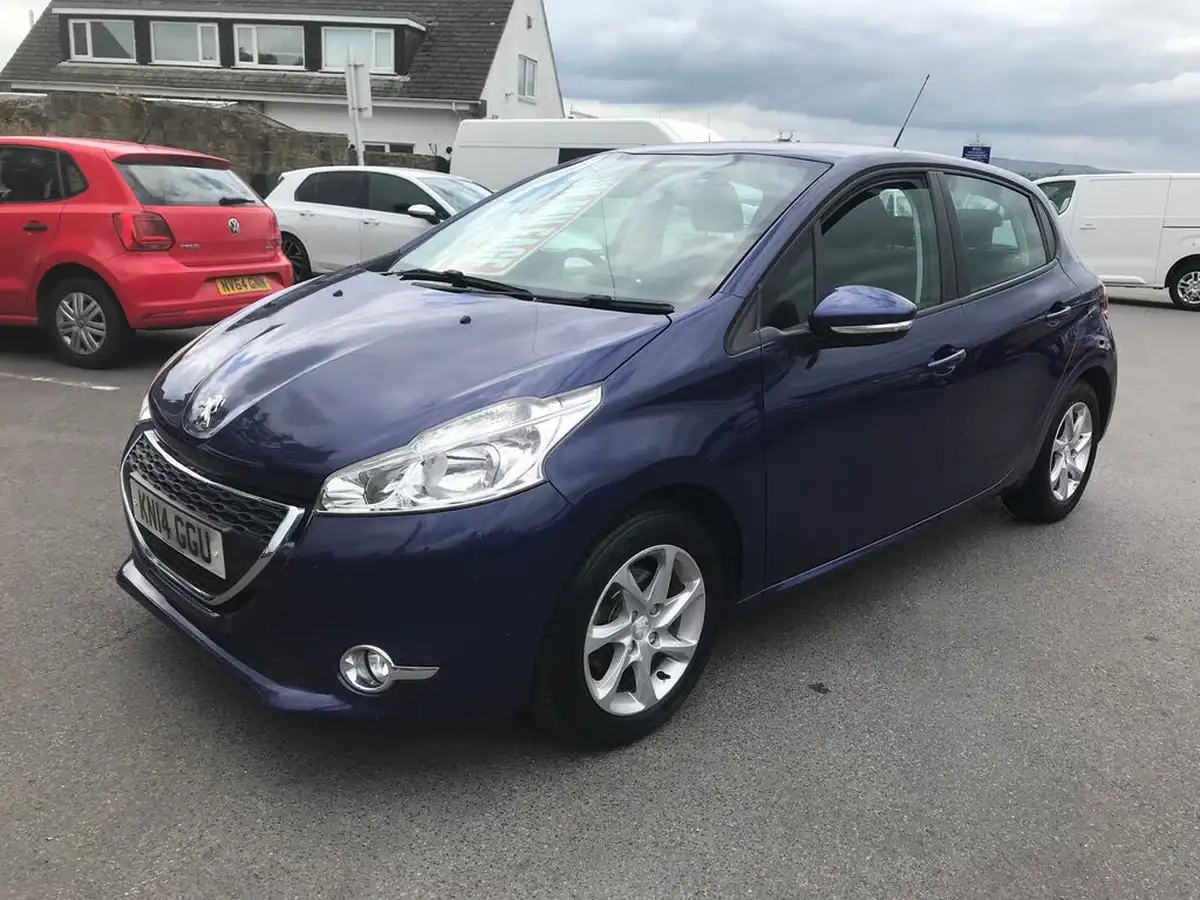 2014-peugeot-208-14td-active-14hdi-70bhp-fap-5d-big-2