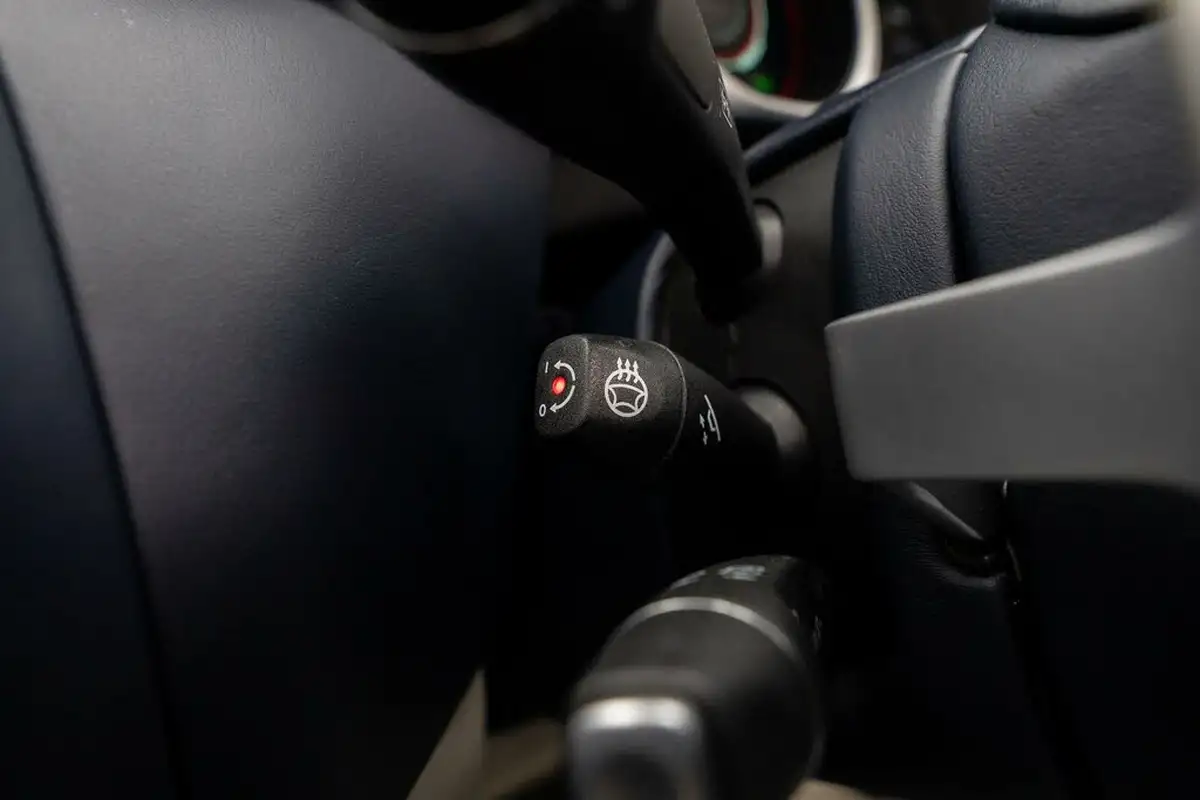 2020-aston-martin-db11-40-v8-503bhp-big-34
