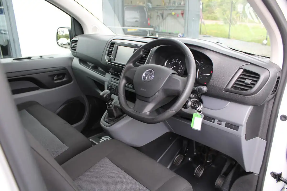 2023-vauxhall-vivaro-15td-2700-l1h1-dynamic-120pseu6d-big-46