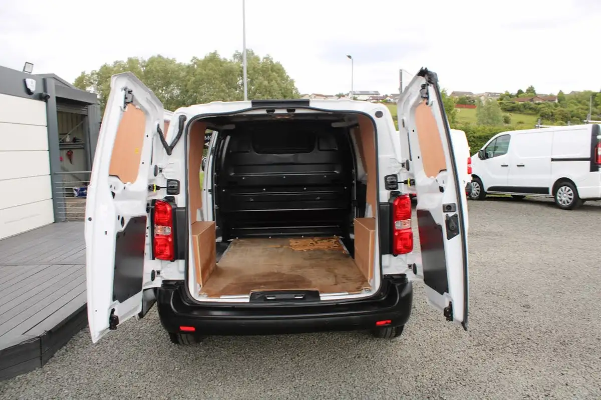 2023-vauxhall-vivaro-15td-2700-l1h1-dynamic-120pseu6d-big-18