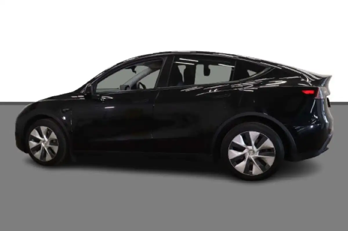 2022-tesla-model-y-e-long-range-big-6