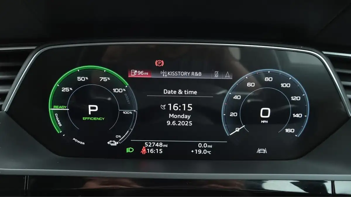 2022-audi-e-tron-55e-technik-station-wagon-big-10