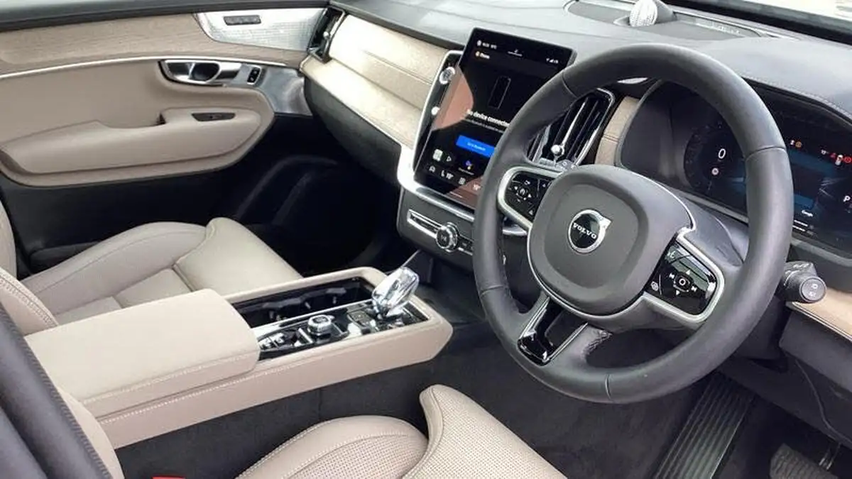 2025-volvo-xc90-20-t8-ultra-dark-big-5