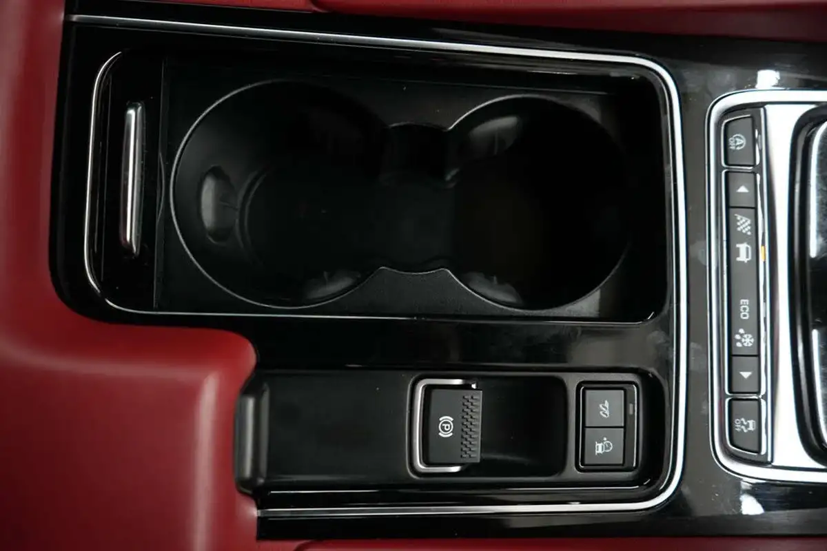 2020-jaguar-f-pace-50-v8-svr-big-29