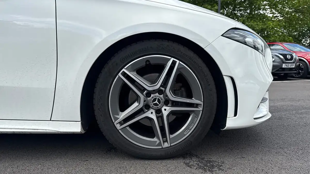 2019-mercedes-benz-a-class-13-a200-amg-line-hatchback-5d-big-19
