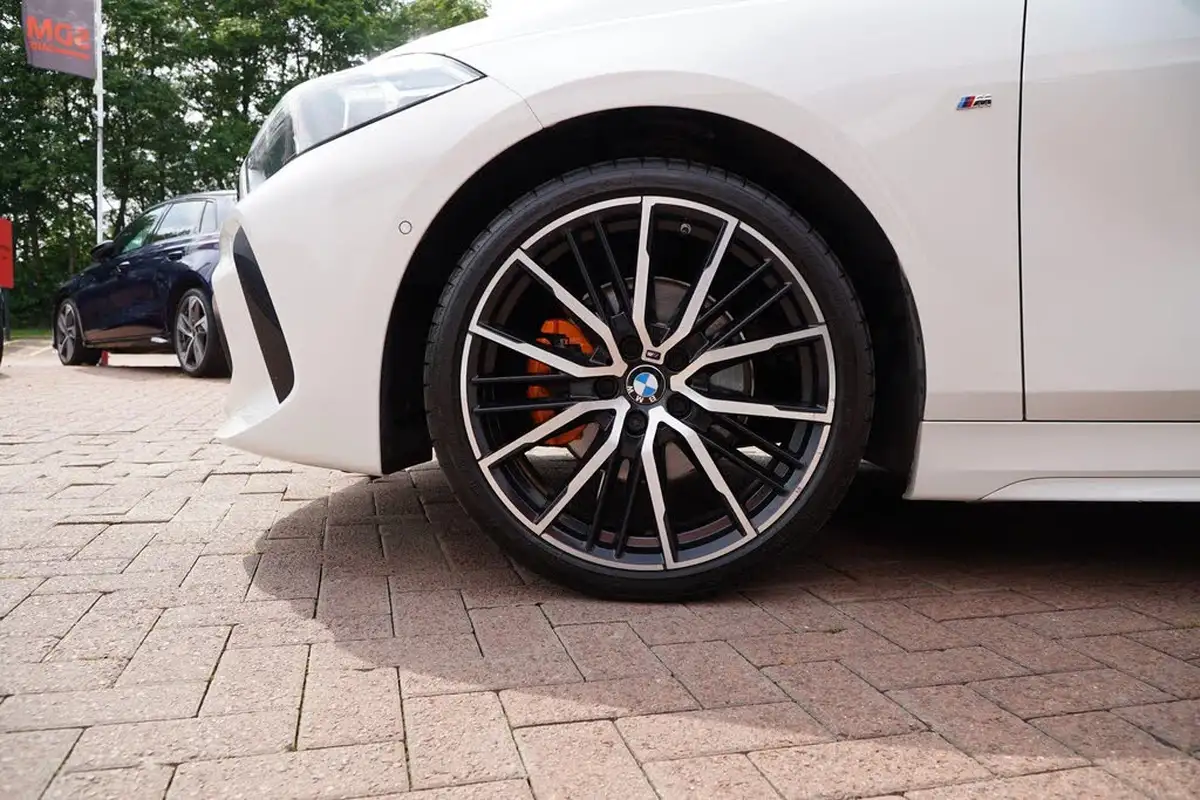 2021-bmw-1-series-15-118i-m-sport-big-42