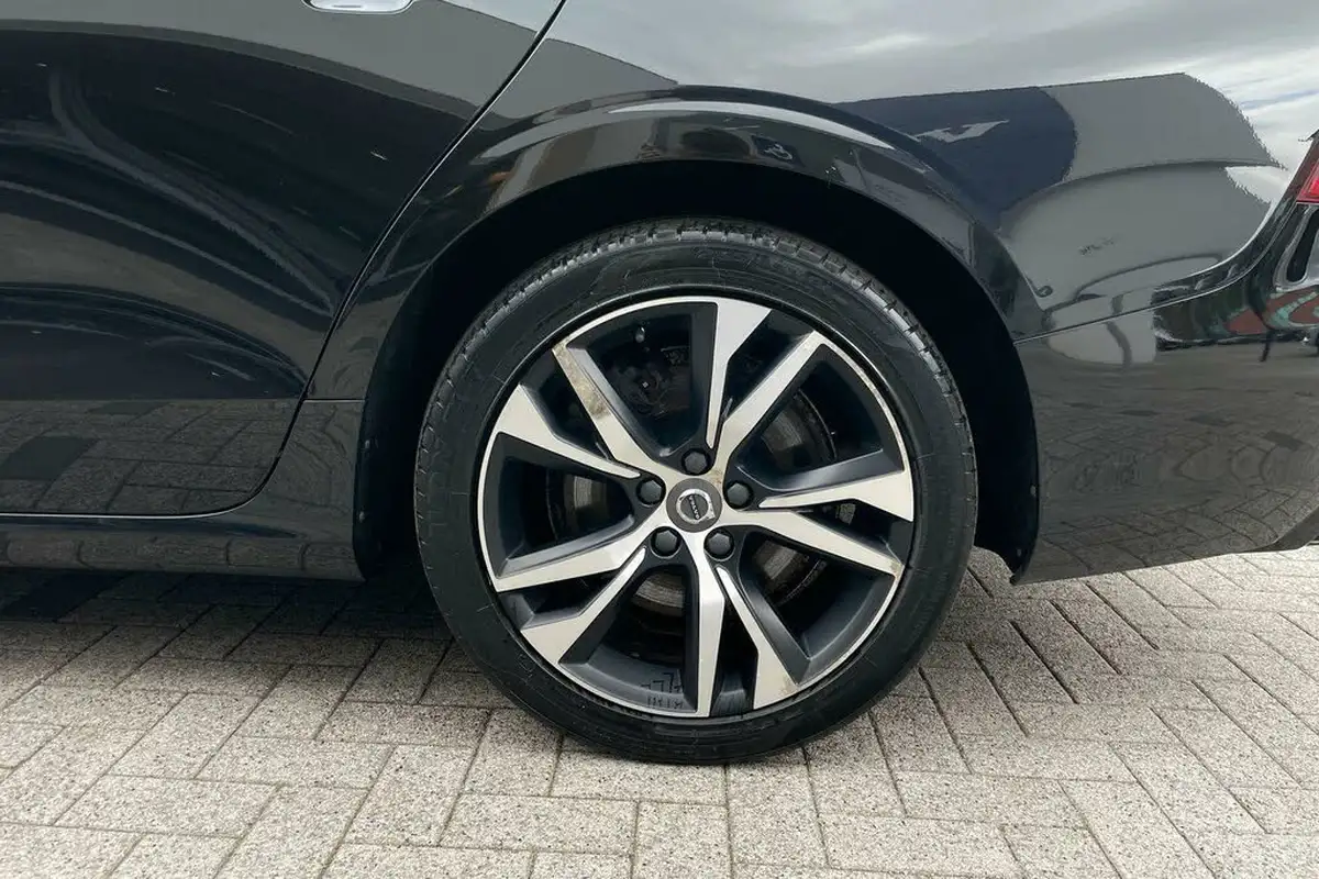 2021-volvo-s60-20-t8-r-design-455bhp-big-12