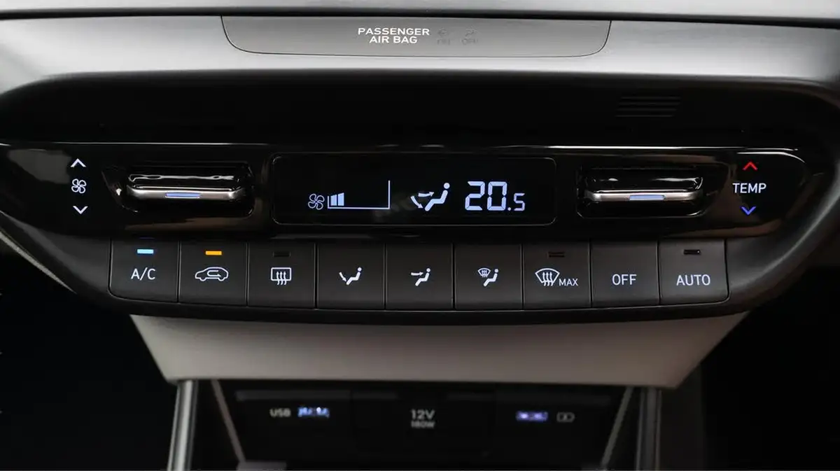 2022-hyundai-i20-10-t-gdi-ultimate-dct-big-12