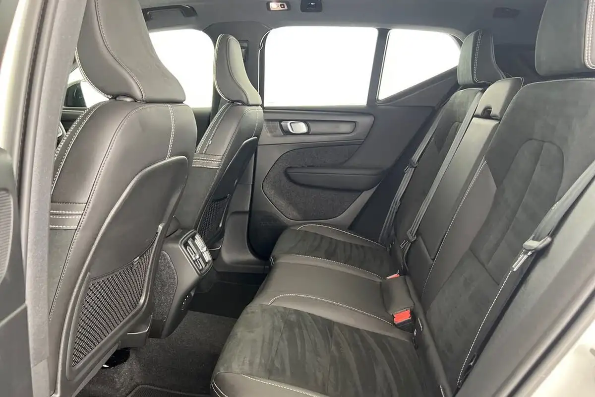 2022-volvo-xc40-15-t3-r-design-auto-big-16