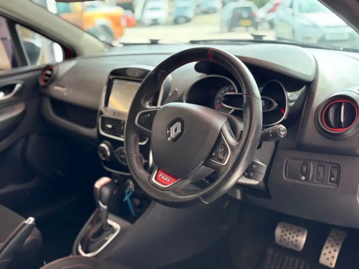 2016-renault-clio-16-turbo-renaultsport-nav-220-trophy-big-1