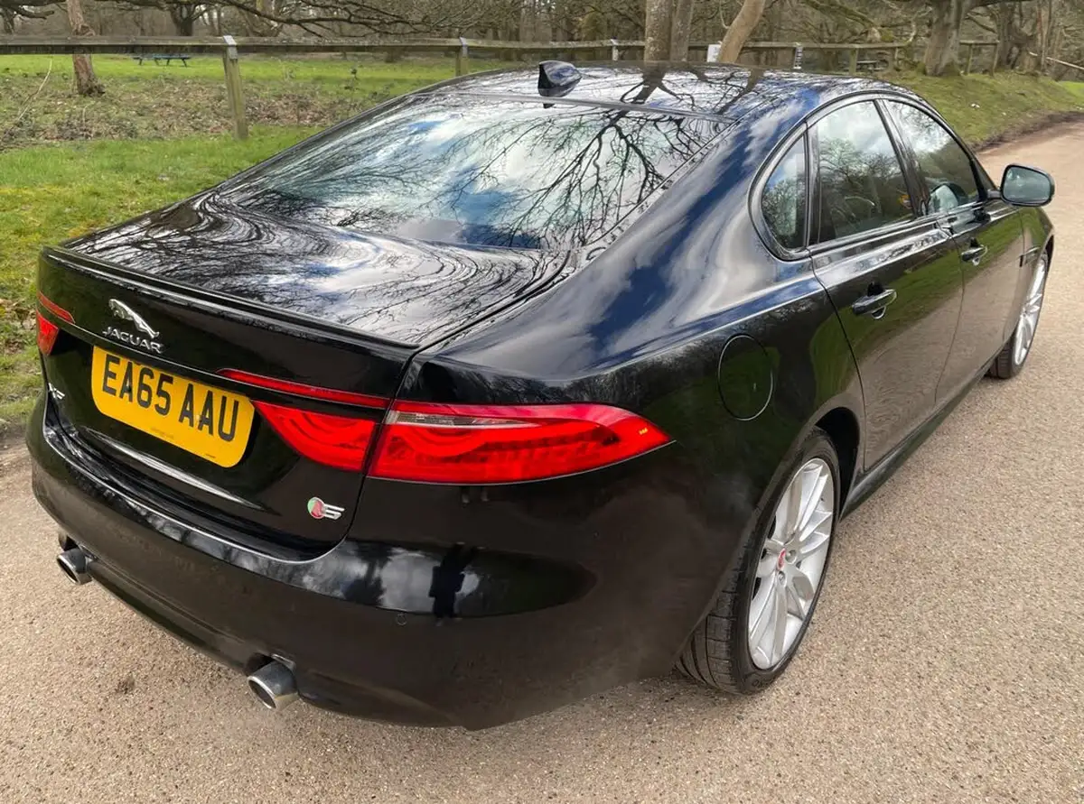 2015-jaguar-xf-30-s-big-9
