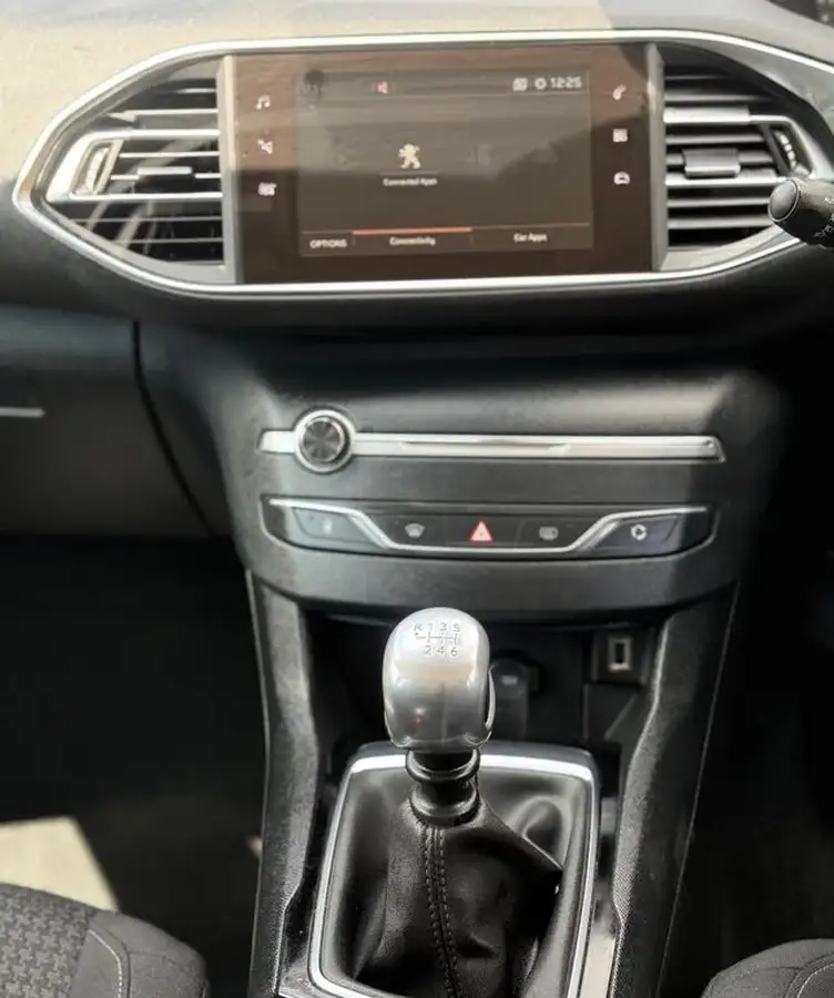 2018-peugeot-308-sw-15-bluehdi-active-15-bluehdi-130bhp-big-23