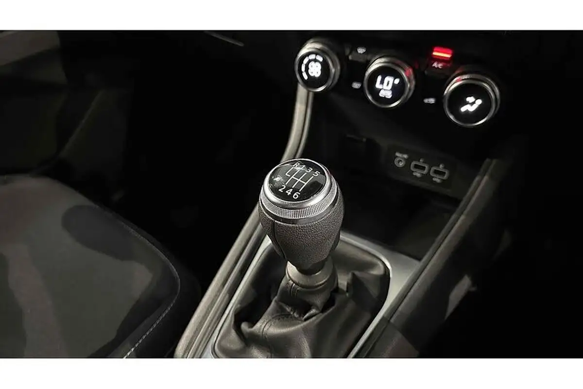 2021-renault-captur-10-tce-iconic-90ps-big-40