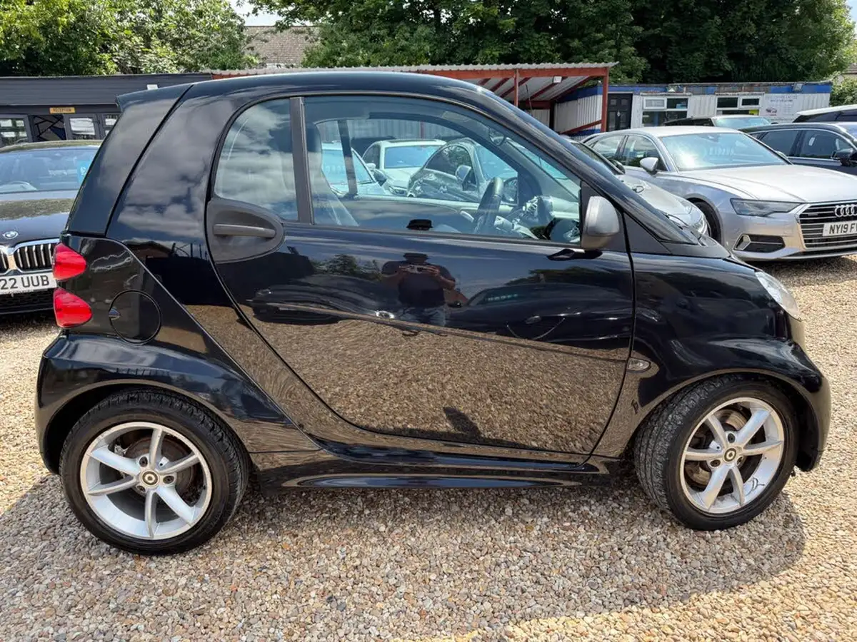 2013-smart-fortwo-10-edition-21-coupe-big-7