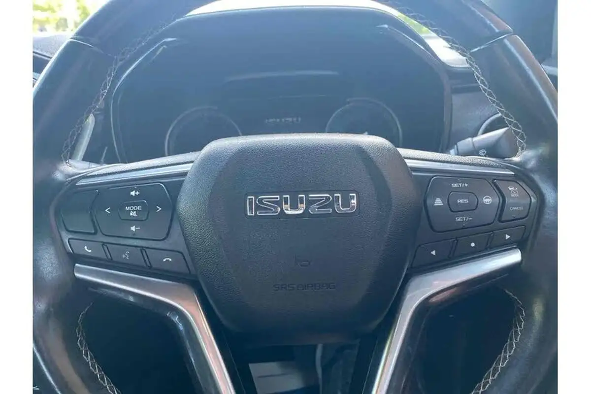 2021-isuzu-d-max-19td-v-cross-auto-big-13