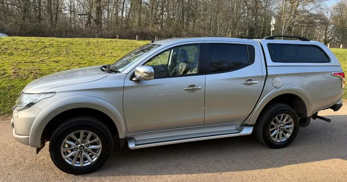 2018-mitsubishi-l200-24di-d-barbarian-sda-auto-big-5