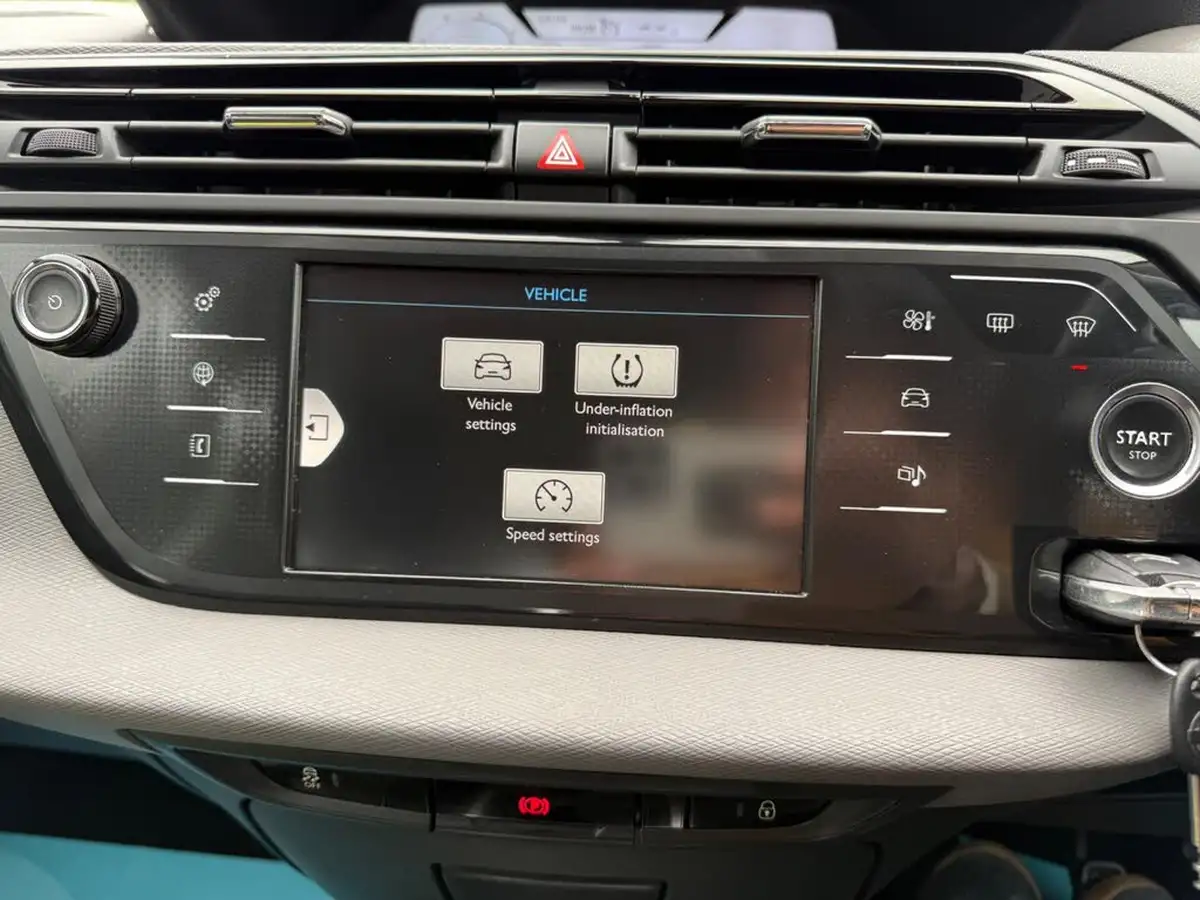 2016-citroen-c4-picasso-16bluehdi-vtr-120ps-big-27