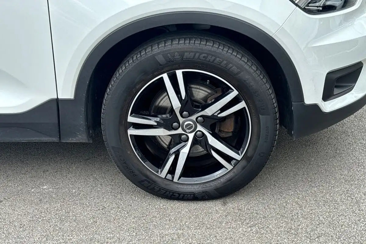 2020-volvo-xc40-20-b4-r-design-awd-big-4
