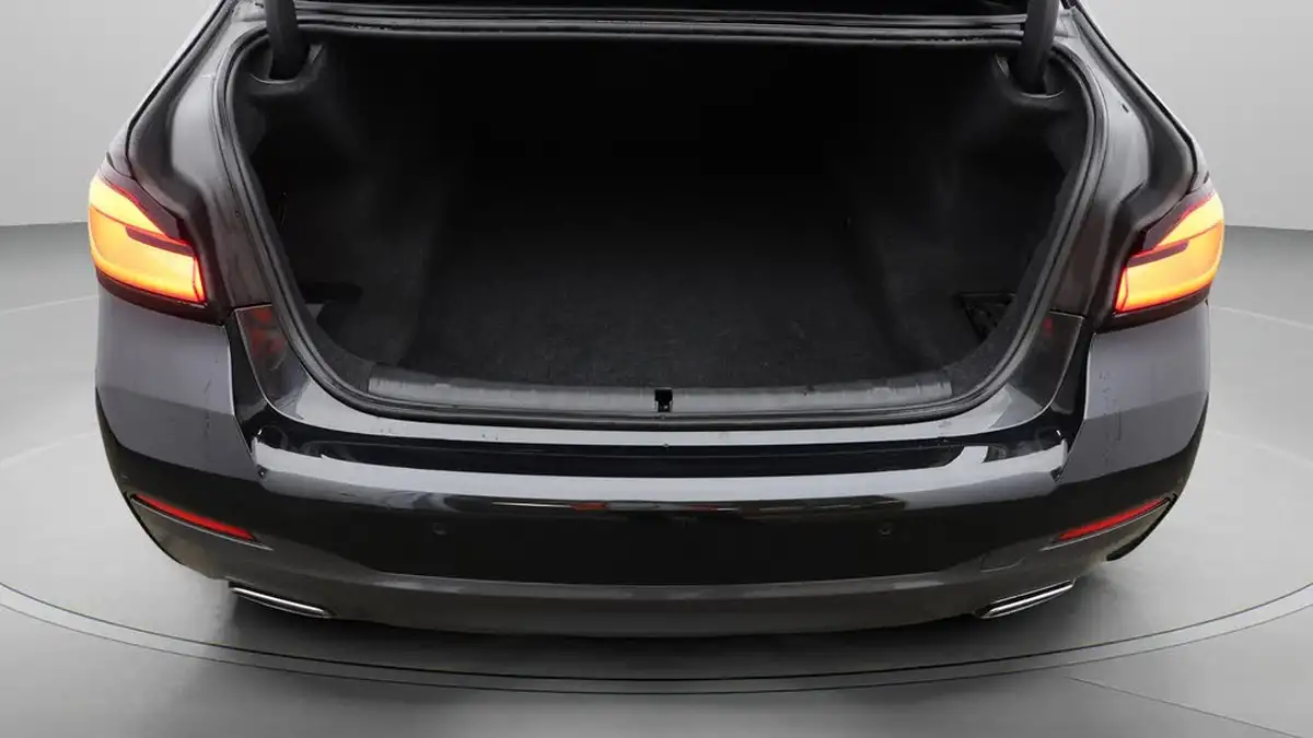 2021-bmw-5-series-20td-520d-m-sport-mht-saloon-4d-big-17